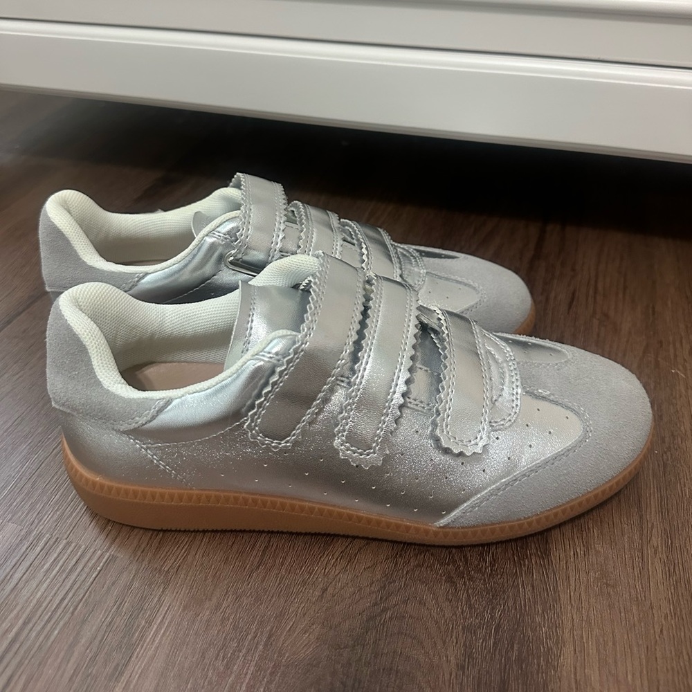 Steve Madden Momentum Silver Sneakers Size 7.5